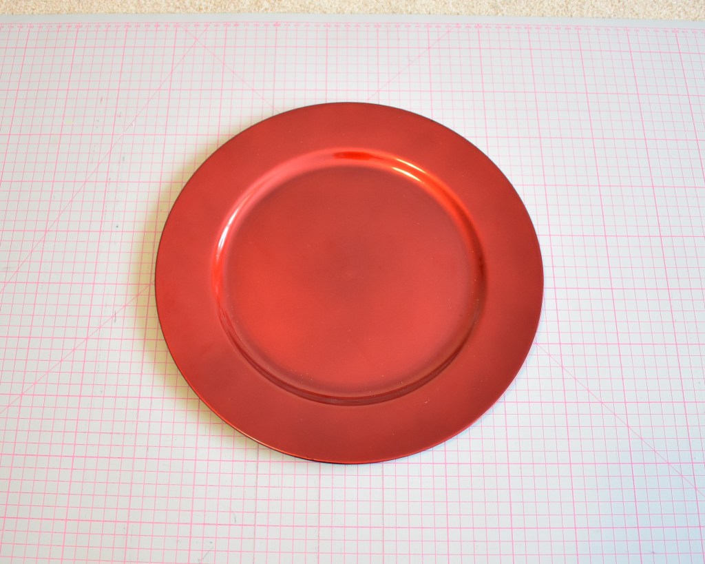 Select an approproately sized plate to draw round