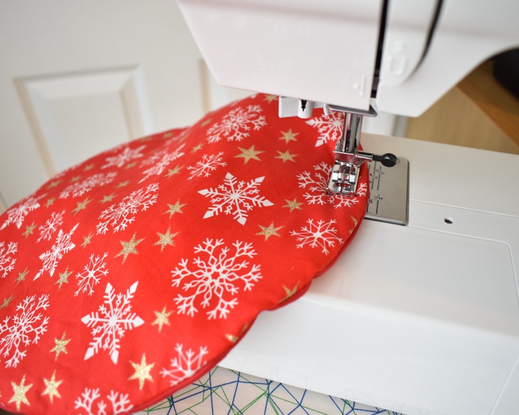 Sew a stitch line all the way round the front of the placemat, 2cm from the edge