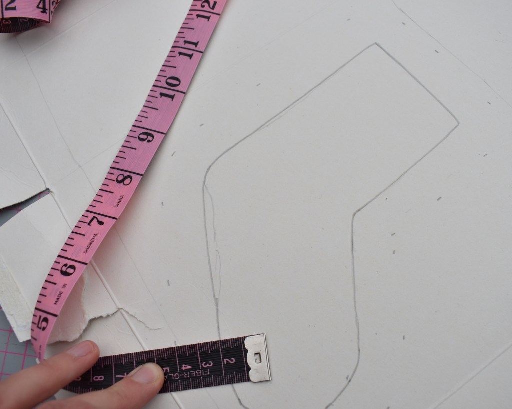 Using a ruler measure out 2cm at regular intervals around the outline